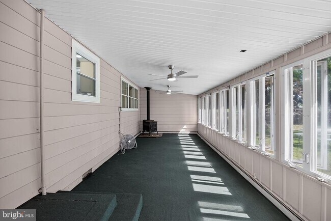 Building Photo - 930 Sykesville Rd