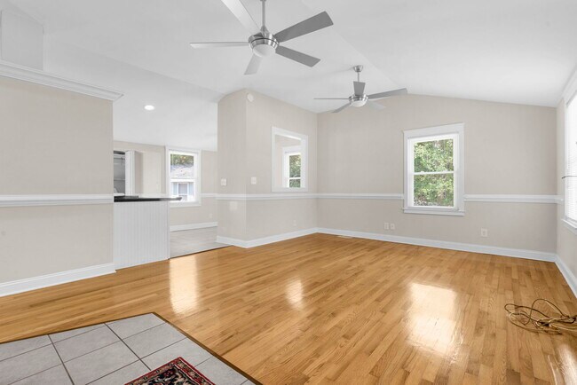 Building Photo - 2217 Doris Dr