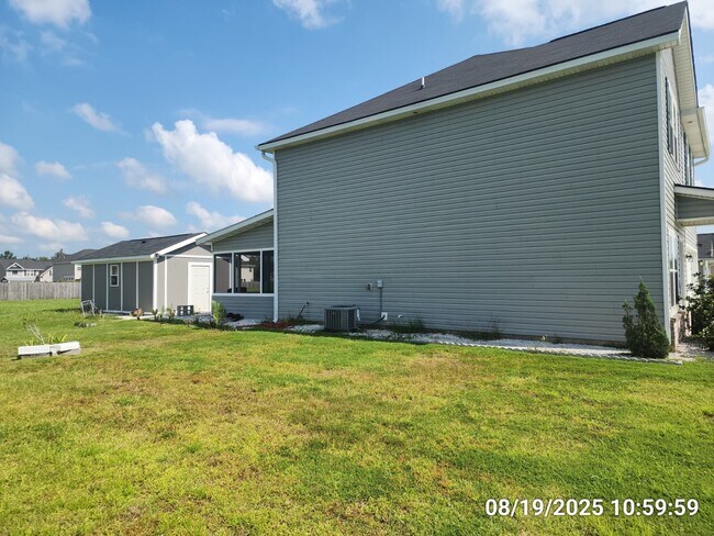 Building Photo - 73 Labrador Ln