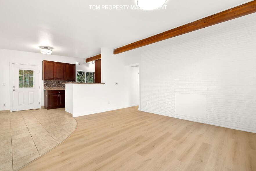 Building Photo - 14215 SE 41st St