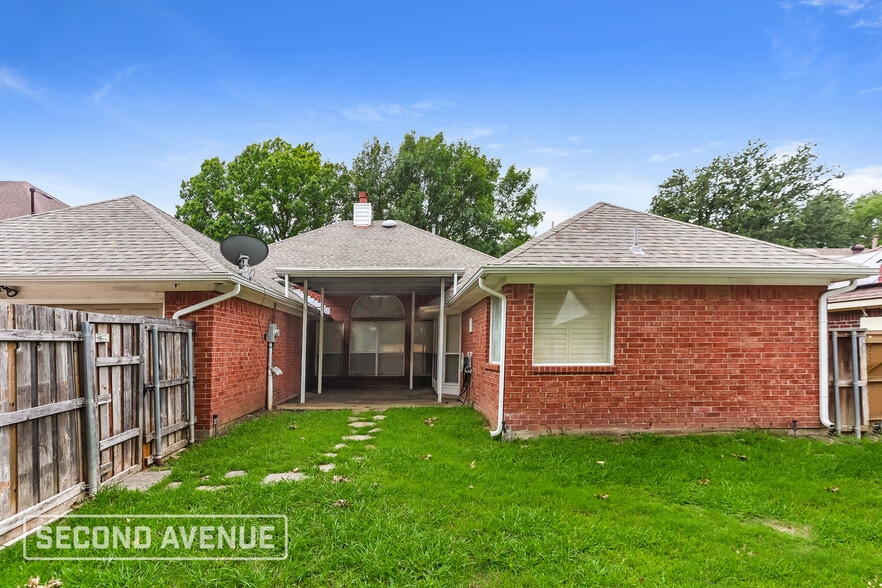 Building Photo - 2404 Liles Ln