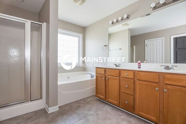 Building Photo - 5 Bedroom Pet-Friendly Home in Charlotte, ...