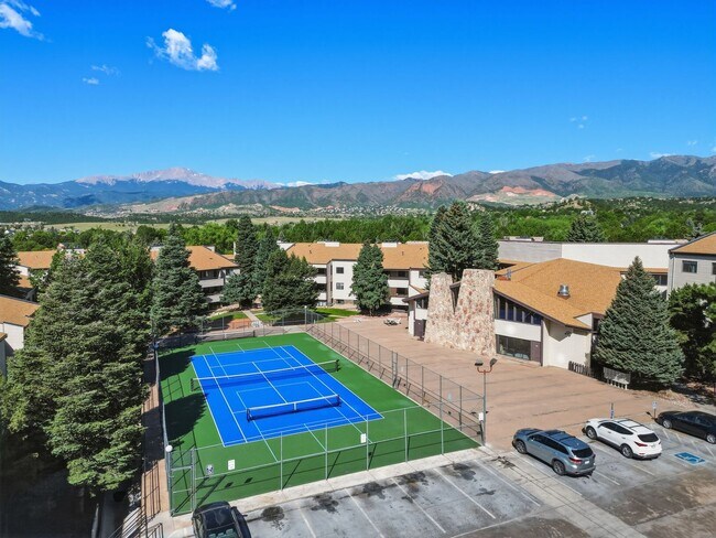 Building Photo - 6550 Delmonico Dr