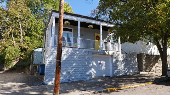 Building Photo - 219 Taylor Ave