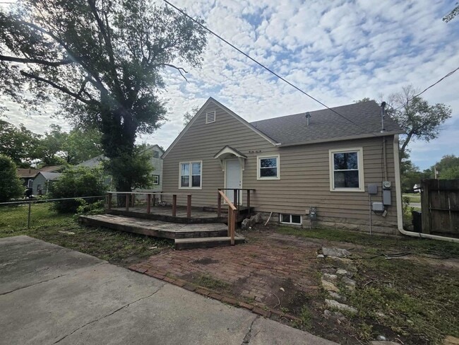 Building Photo - Spacious home for rent!