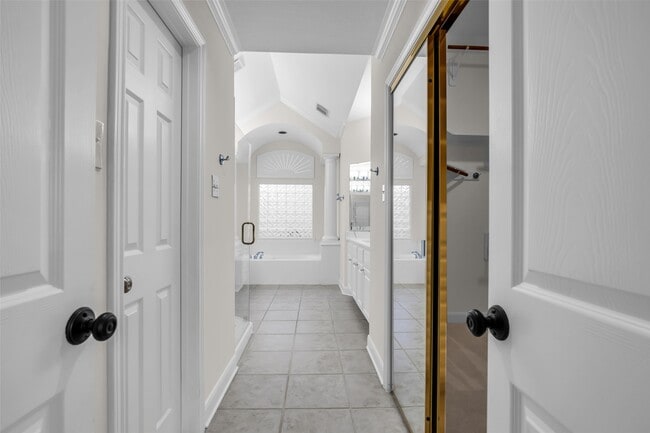 Building Photo - 27 Rockledge Dr