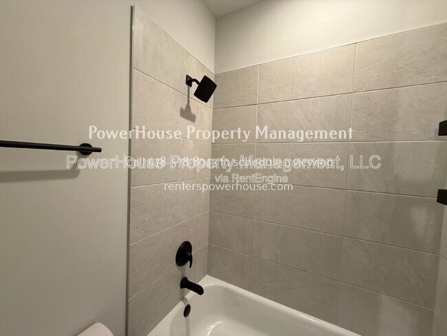 Building Photo - 1190 Harper Dr