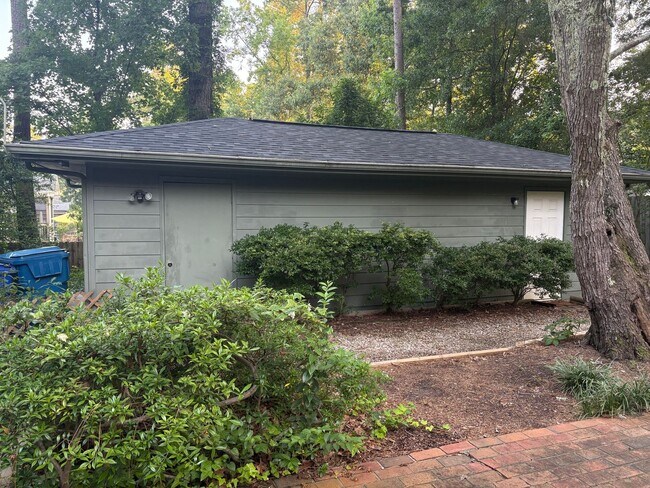 Building Photo - Beautiful 3-bed, 2-bath Ranch in South Dur...