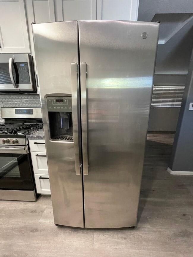 Building Photo - 703 W College St