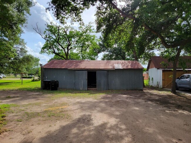 Building Photo - 1403 Avenue C