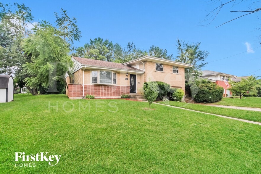 Building Photo - 1015 Thunderbird Dr