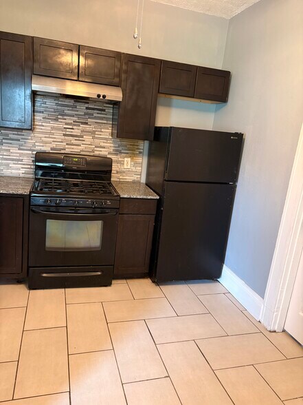 Building Photo - 3723 Sylvan Pl