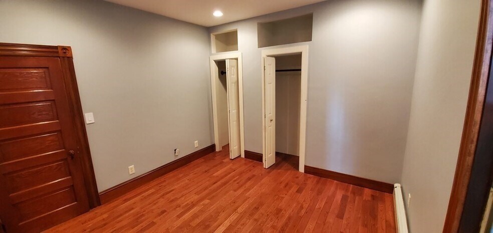 Building Photo - 69 Mozart St