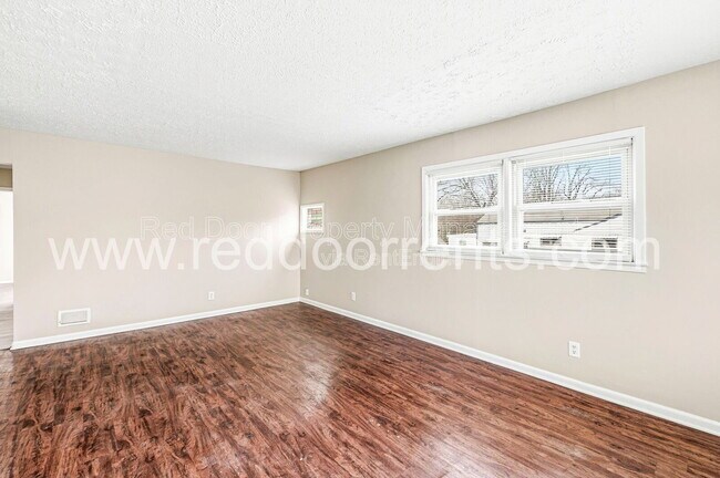 Building Photo - 5563 E 34th St