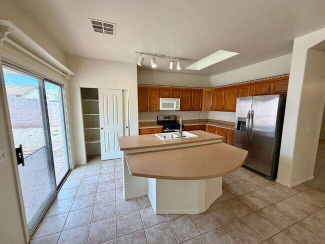 Building Photo - 2540 W Hawks Eye Ave