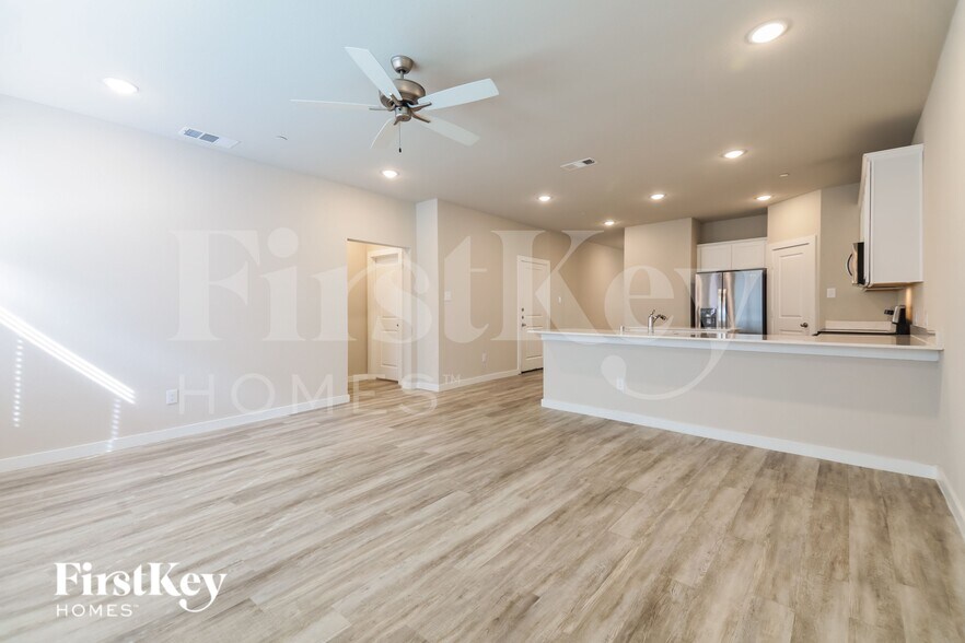 Building Photo - 324 Nima Ln