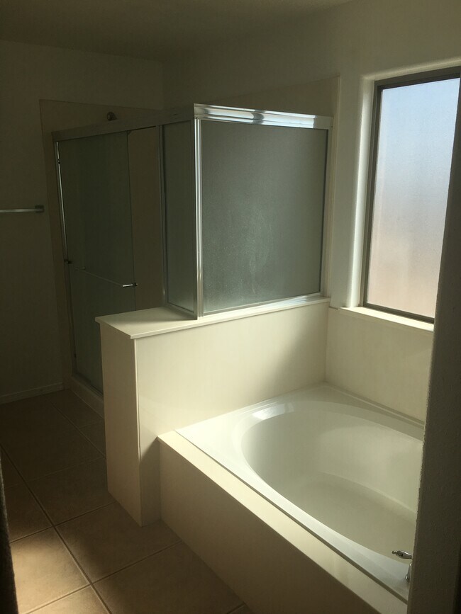 Building Photo - 808 7th St NE