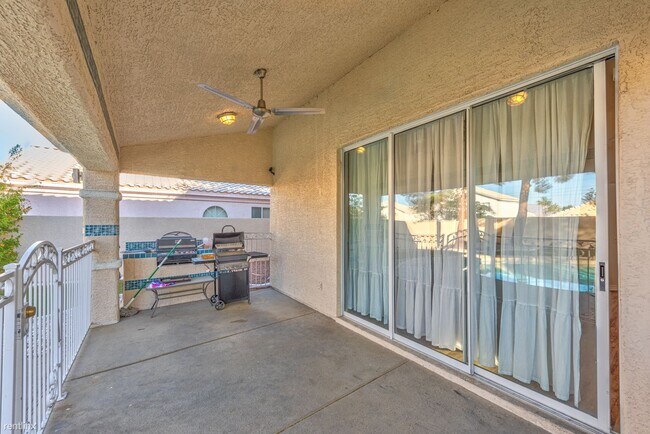 Building Photo - 4 br, 2.5 bath House - 8128 Neptune Beach Ave