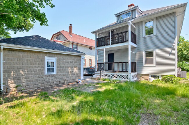 Building Photo - 29 Laurel Rd