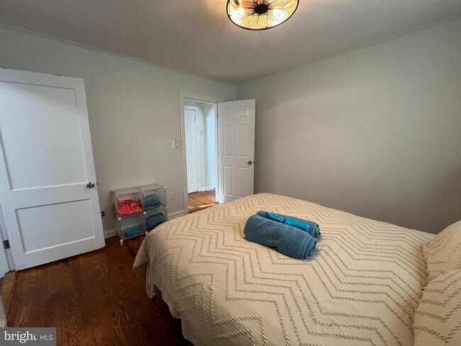 Building Photo - 710 Garfield Ave