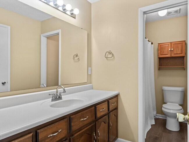 Building Photo - Nice, well-maintained home located on a quiet street in East Limestone.