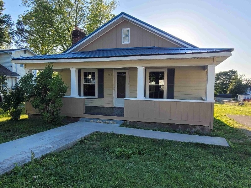 Building Photo - 707 Hall St