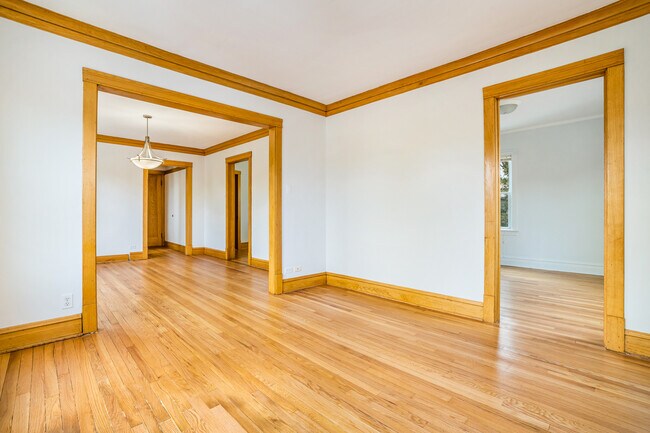 Building Photo - 2536 N Lavergne Ave