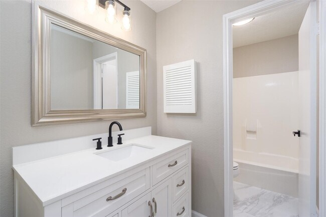 Building Photo - 16450 Parksley Dr
