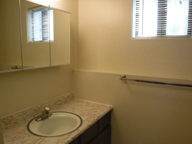 Building Photo - New carpet