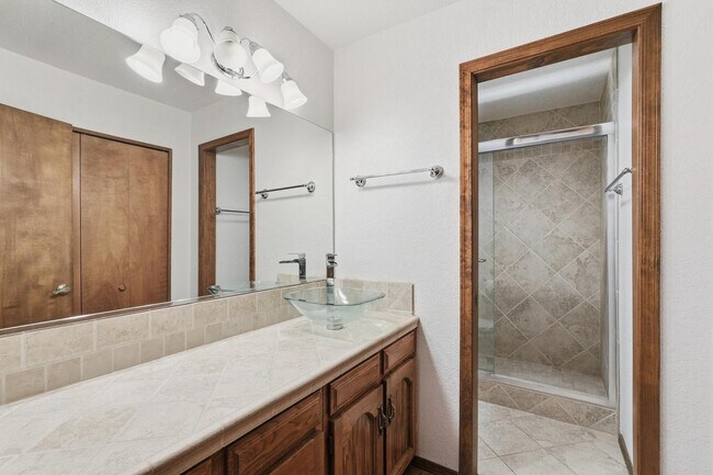 Building Photo - 1003 E Calle Monte Vista