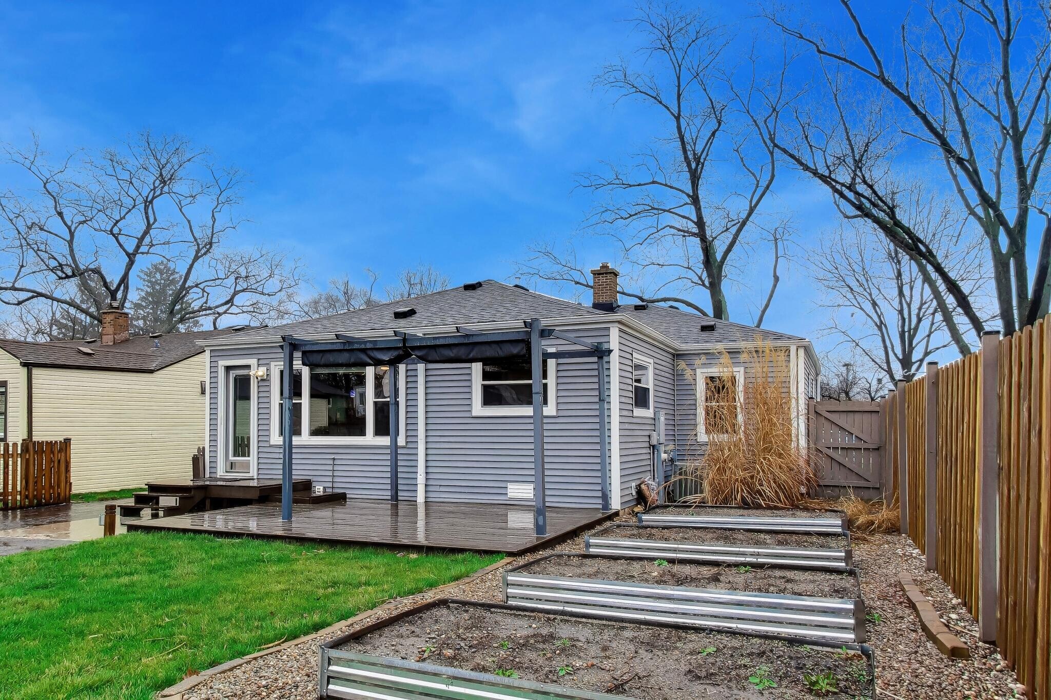 Building Photo - 306 N Schubert St