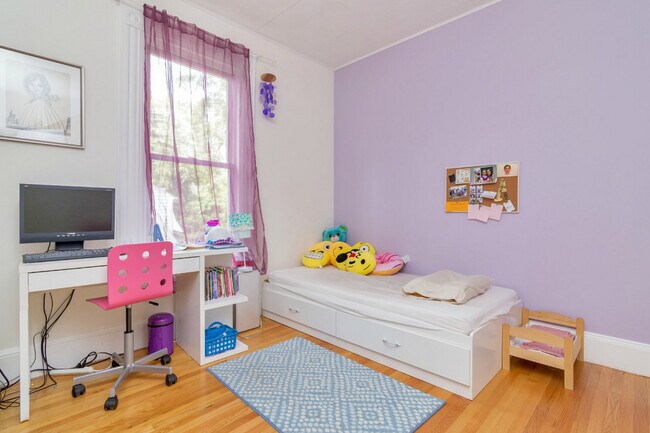 Building Photo - 48 Stelfox St