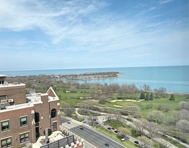 Building Photo - 3900 N Lake Shore Dr