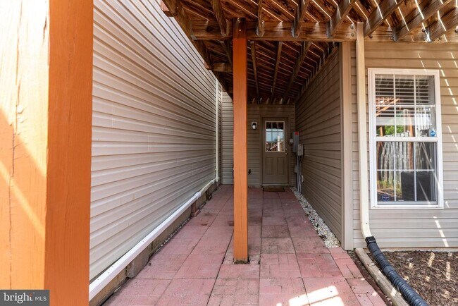 Building Photo - 7102 Finch Ln