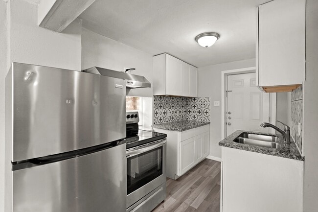 Building Photo - 523 Henke St
