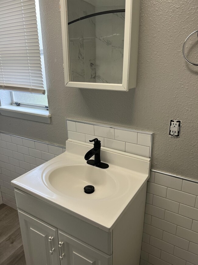 Building Photo - 4207 N Beaver Ave