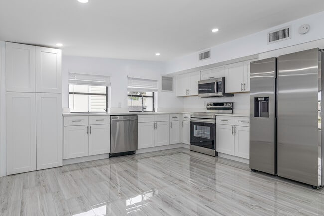 Building Photo - 1313 SW 37th Ave