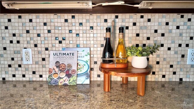 Building Photo - 27 Olympia Ave