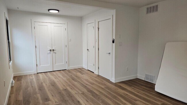 Building Photo - 2002 Woodlea Dr