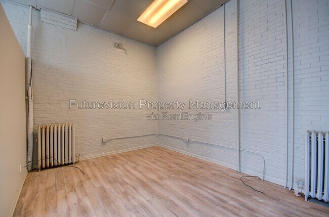 Building Photo - 527 N Chicago St