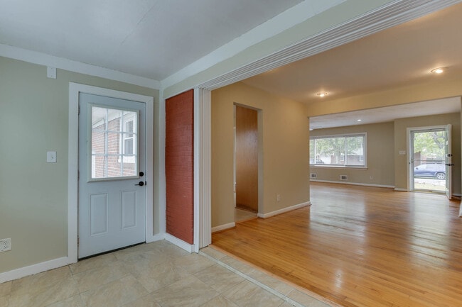 Building Photo - 1701 Meredith Rd