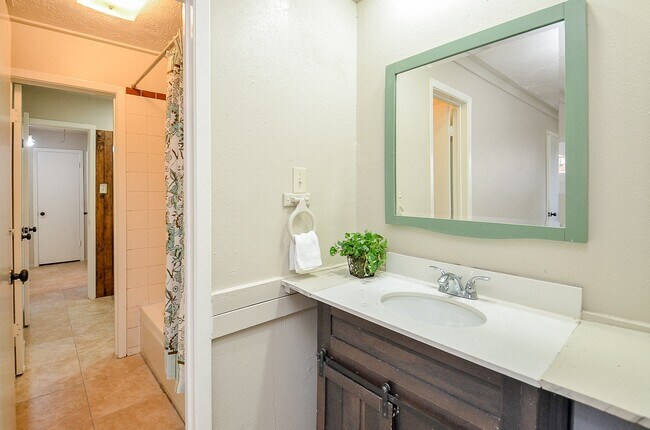 Building Photo - 522 Whippoorwill Dr