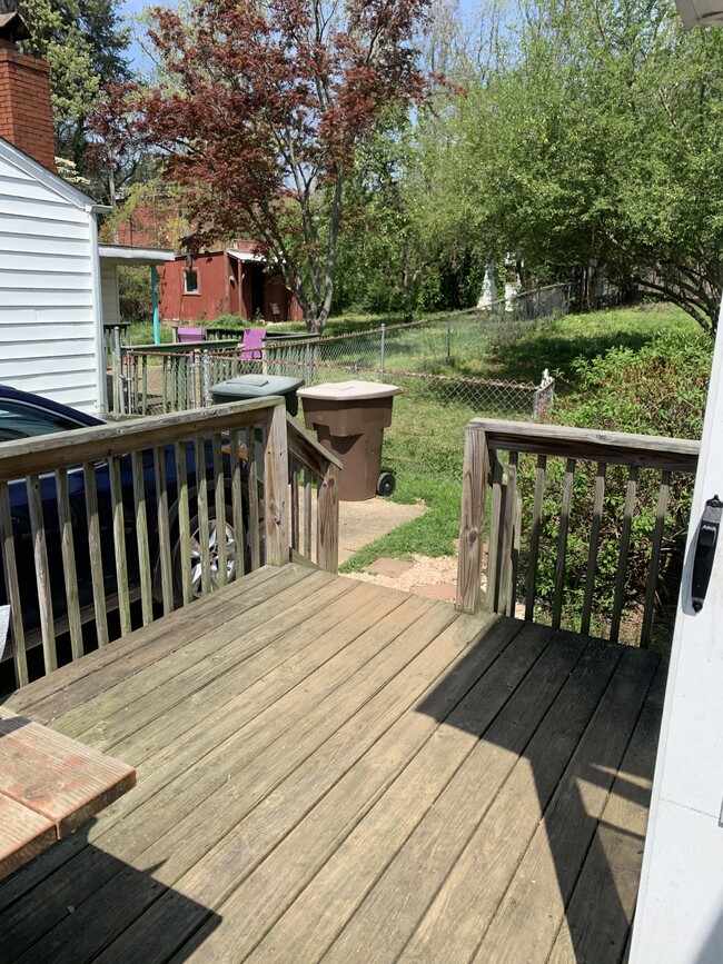 Building Photo - 2810 Stratford Dr