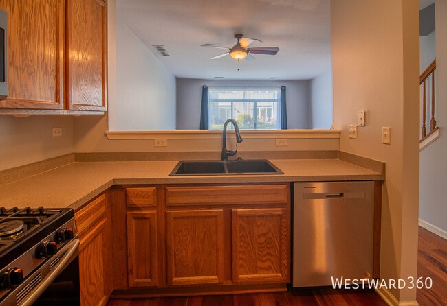 Building Photo - 2486 Golf Ridge Cir