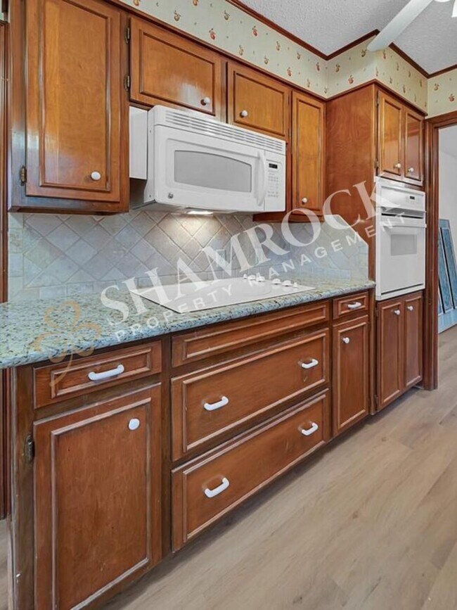 Building Photo - 4613 Westchester Dr