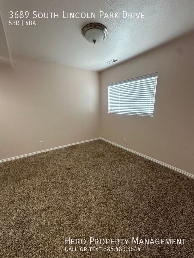 Building Photo - 3689 Lincoln Park Dr S