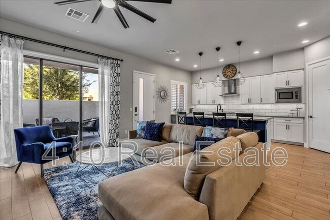 Building Photo - 1111 E Missouri Ave