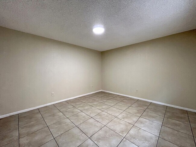 Building Photo - AVAILABLE NOW!!! !! UNFURNISHED 3 Bedroom 2 Bath Pool Home in Desert Hot Springs!