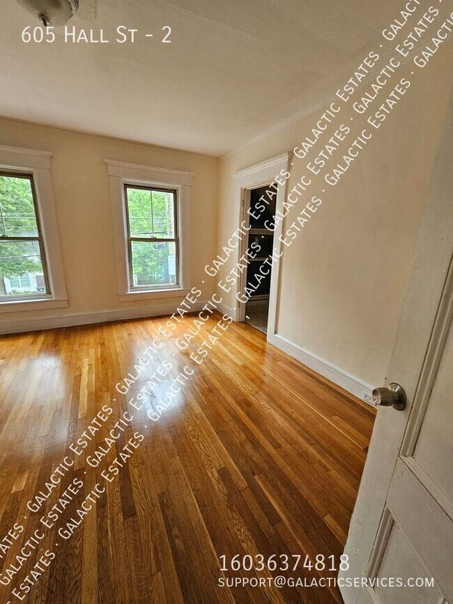 Building Photo - 605 Hall St