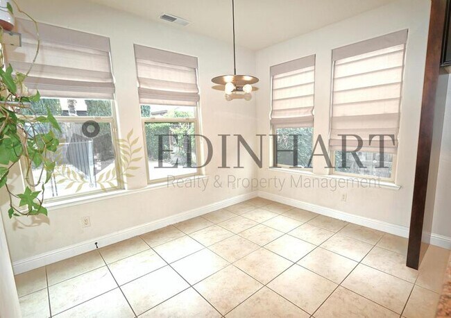 Building Photo - 11348 N Via Ventana Way